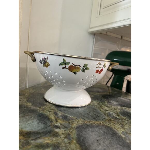 Country Kitchen CottageCore Vintage White Enamel Fruit Colander w Handles decor - Picture 4 of 8